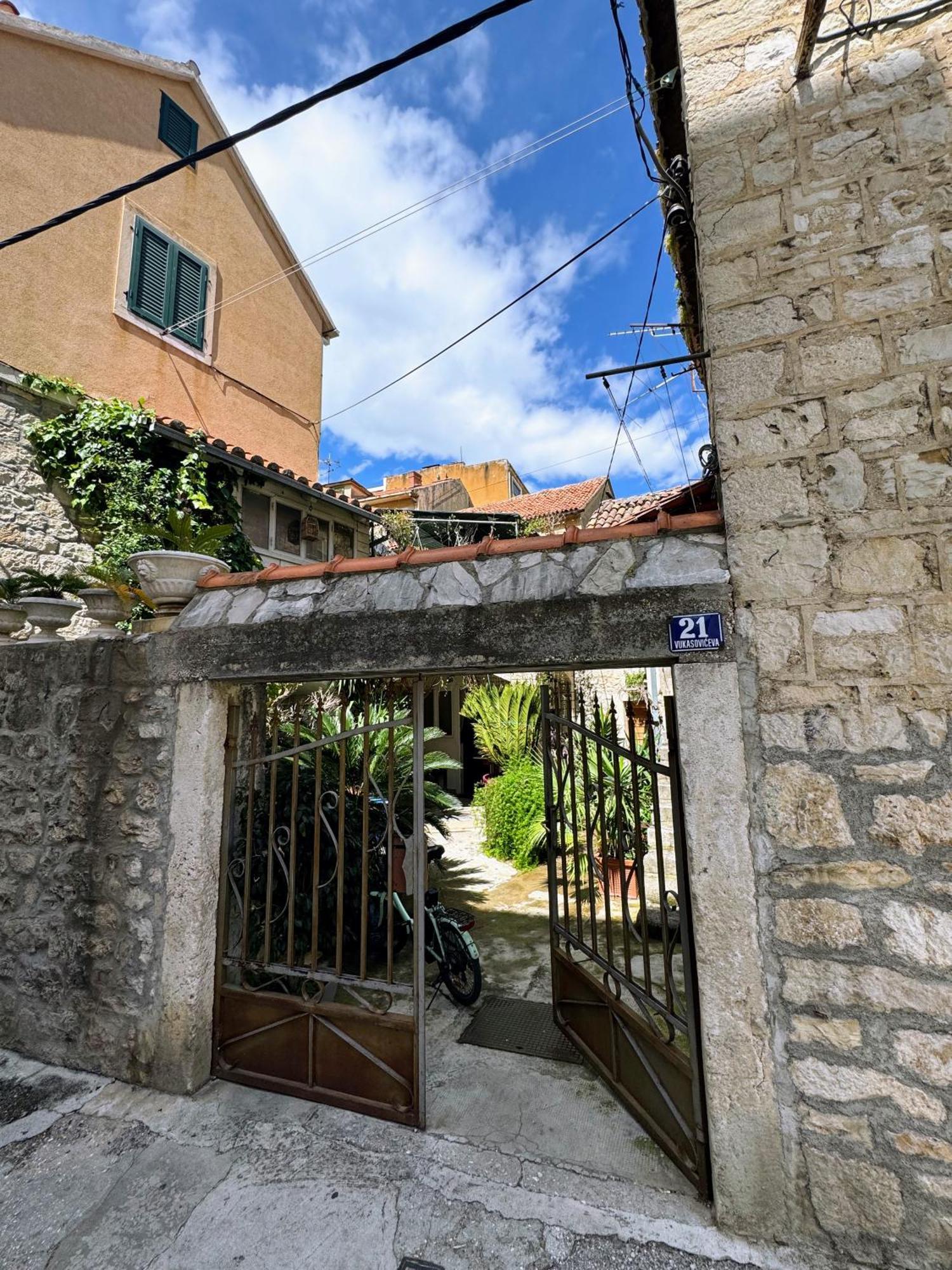 Grgur Studio Apartments Split Exterior foto